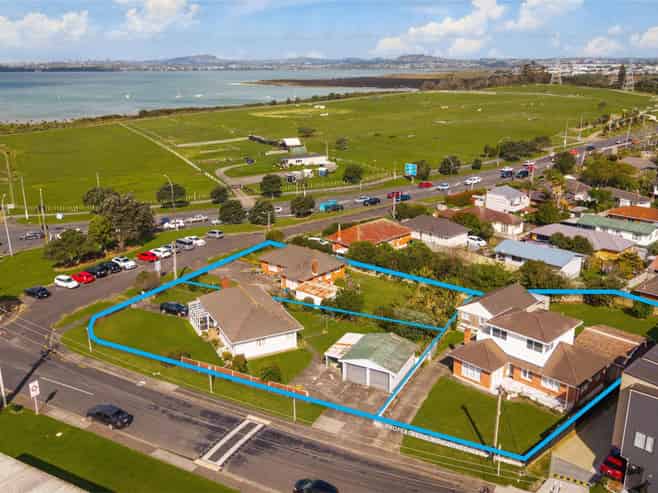 1&3 Tatau Way, 2 Toru Street, Te Atatu Peninsula