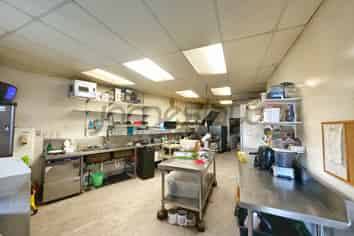 Prime 170 sqm Café/Retail Opportunity