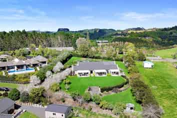 75 Whitford Park Road, Whitford