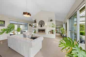 75 Whitford Park Road, Whitford