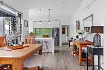 21 Lakeview Quay, Pyes Pa