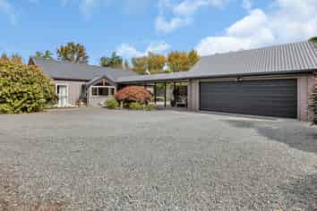 300 Cemetery Road, Maunu