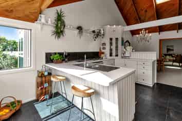 300 Cemetery Road, Maunu