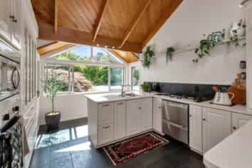 300 Cemetery Road, Maunu