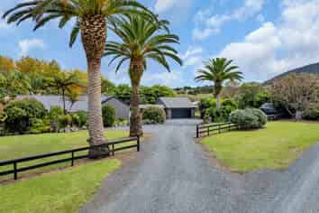 300 Cemetery Road, Maunu