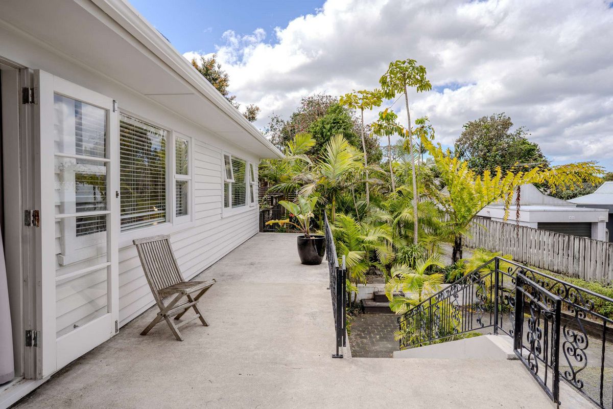 SPACIOUS, CENTRAL, RENOVATED FAMILY HOME - Widok 3