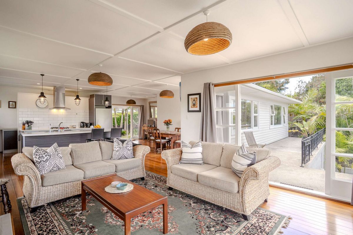 SPACIOUS, CENTRAL, RENOVATED FAMILY HOME - Widok 6