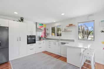 57 Kauri Point Road, Laingholm