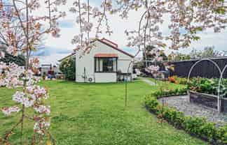 406A Frederick Street West, Mahora