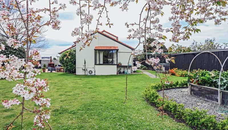 406A Frederick Street West, Mahora