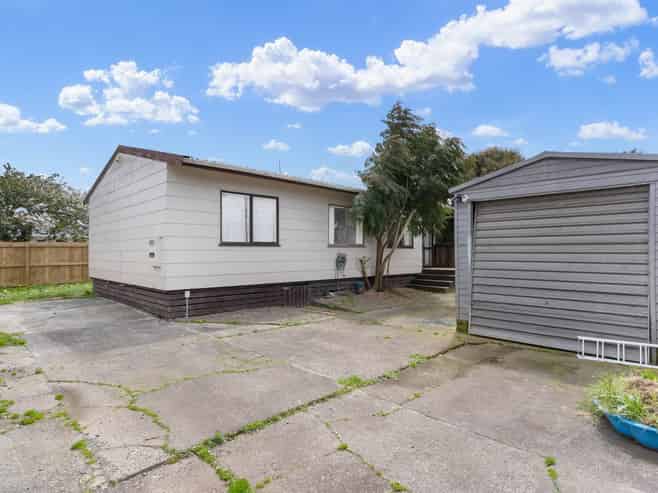 2/41 President Avenue, Papakura