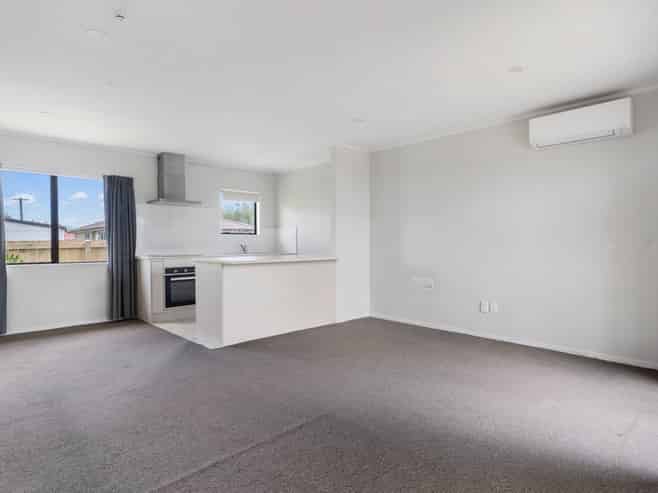 2/41 President Avenue, Papakura