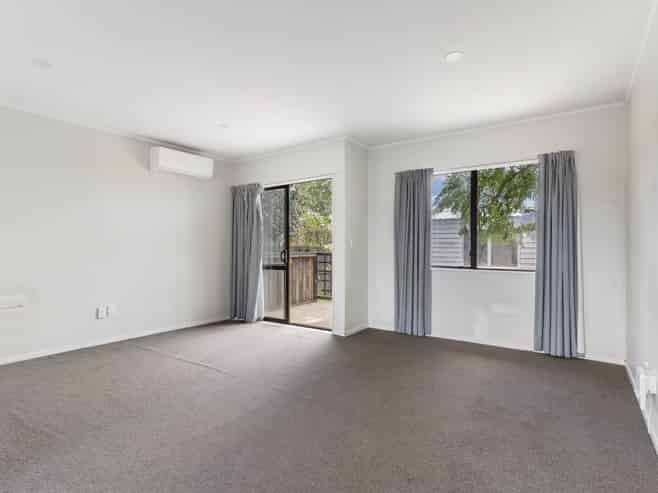 2/41 President Avenue, Papakura