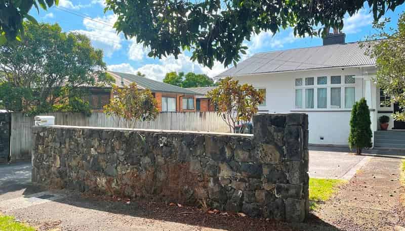 42 Kings Road, Three Kings