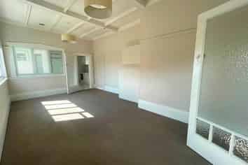 42 Kings Road, Three Kings