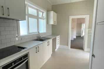 42 Kings Road, Three Kings