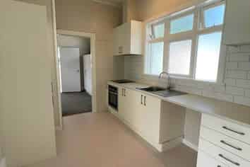 42 Kings Road, Three Kings