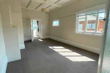 42 Kings Road, Three Kings