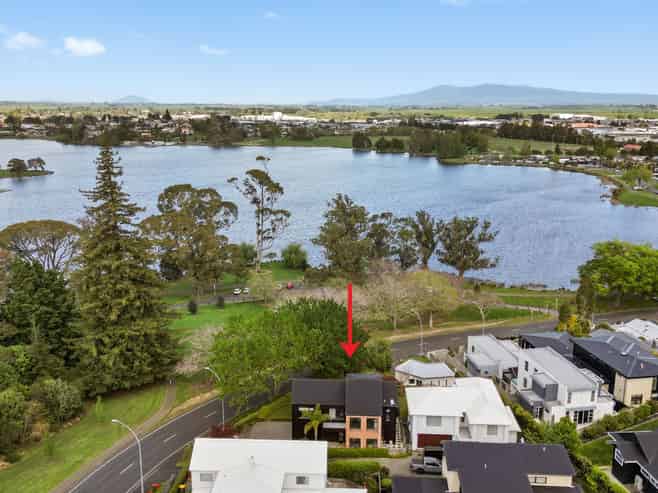 3B Lake Domain Drive, Hamilton Lake