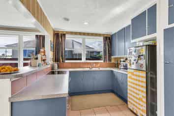 40A Henley Street, Westport
