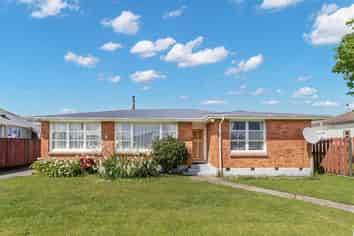 40A Henley Street, Westport