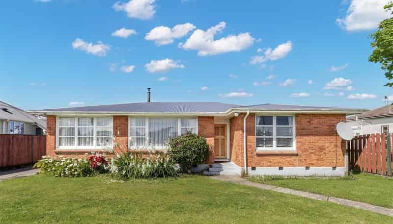 40A Henley Street, Westport