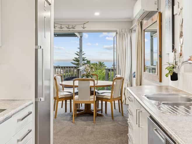 1410 Whangaparaoa Road, Army Bay