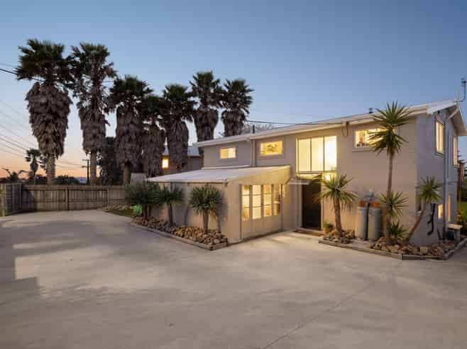 1410 Whangaparaoa Road, Army Bay