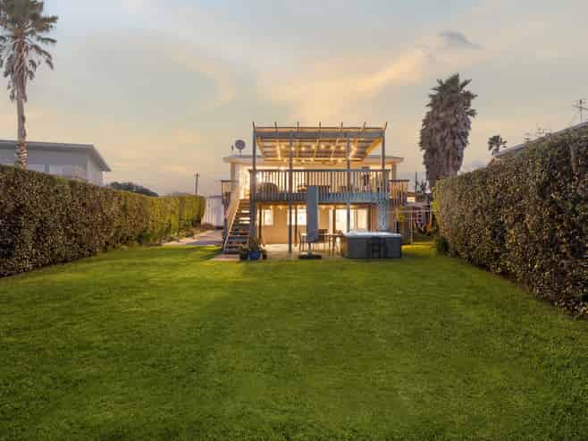 1410 Whangaparaoa Road, Army Bay