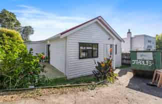3215 Great North Road, New Lynn