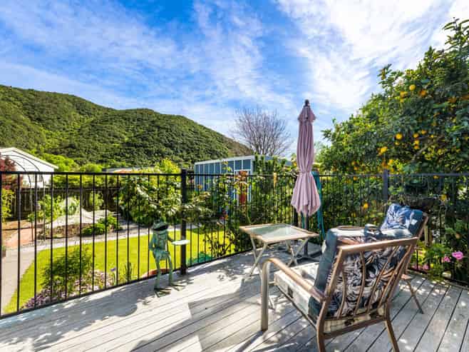 24 Beach Road, Waikawa