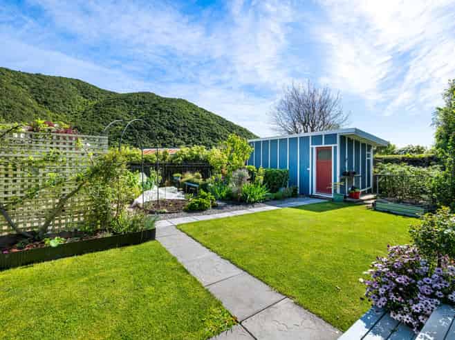 24 Beach Road, Waikawa