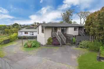 9 & 9A Sherie Place, Howick