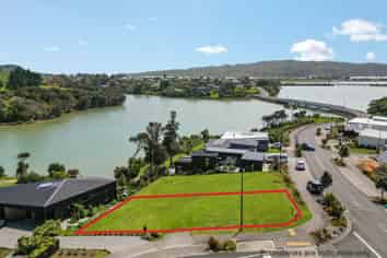 2 Pekapeka Street, Raglan