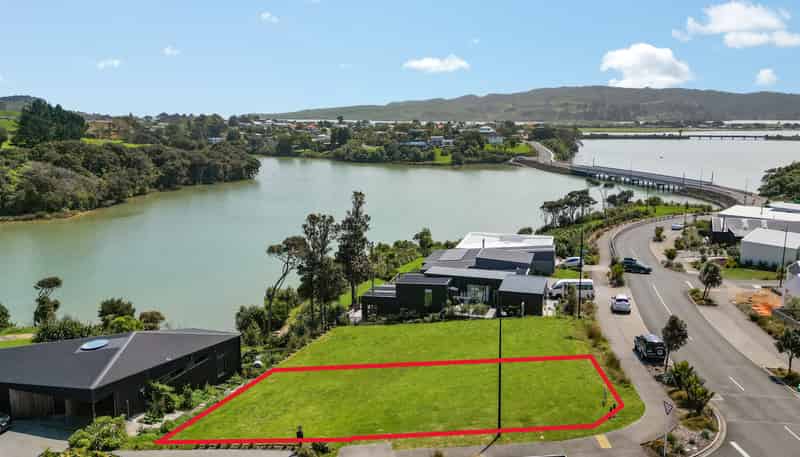 2 Pekapeka Street, Raglan