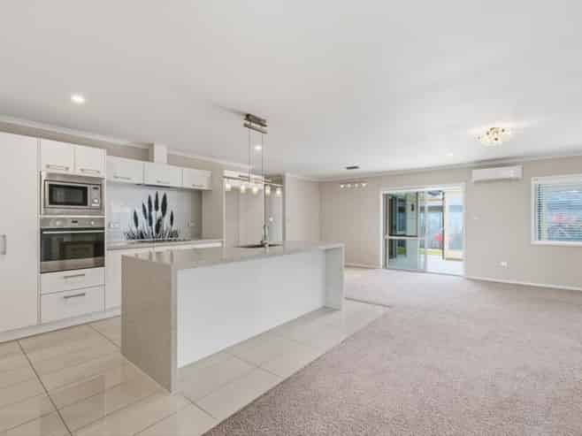 82 Golden Sands Drive, Papamoa