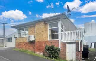 2/17 View Rd, Henderson