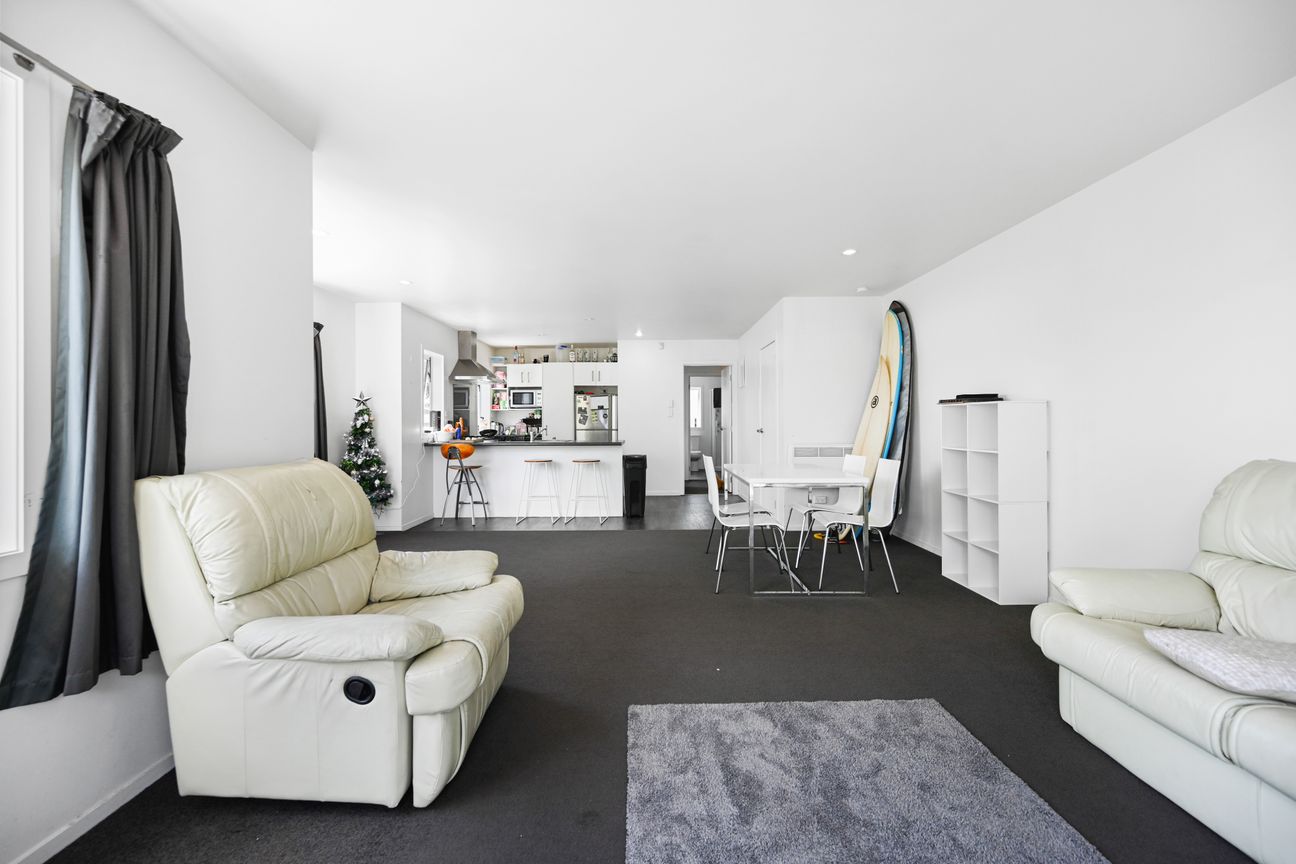 $785pw - Fixed Term - Altro