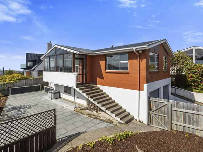 254 Highgate, Roslyn