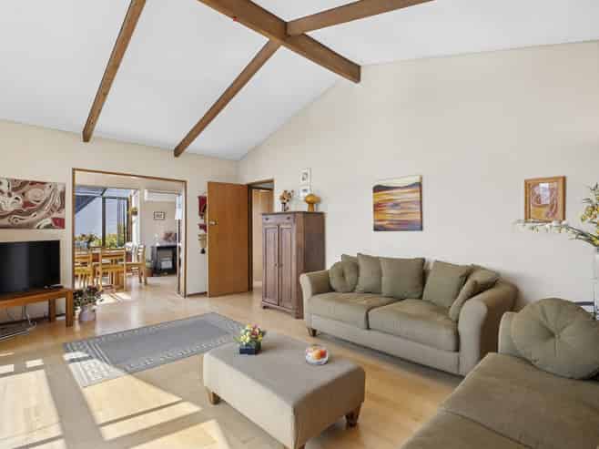 254 Highgate, Roslyn