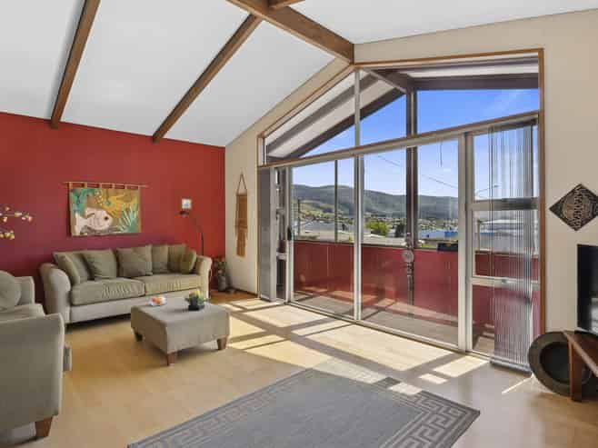 254 Highgate, Roslyn