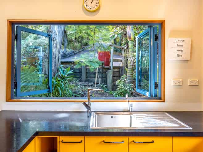 5 Hekerua Road, Oneroa