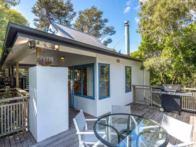 5 Hekerua Road, Oneroa