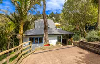 5 Hekerua Road, Oneroa