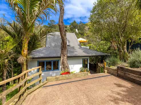 5 Hekerua Road, Oneroa