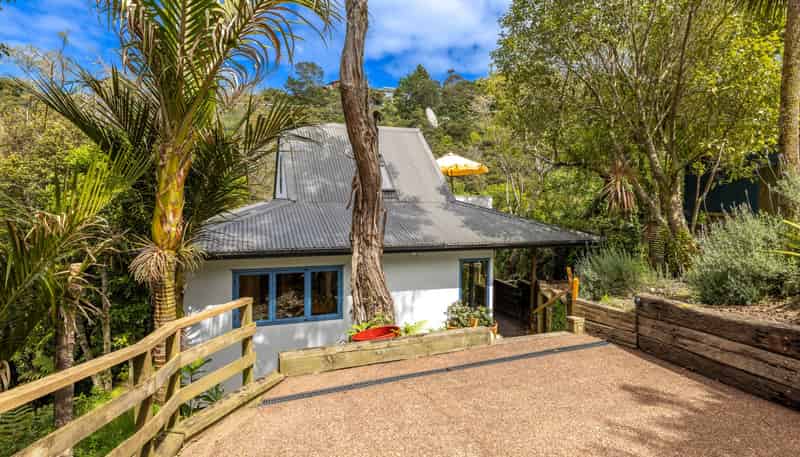 5 Hekerua Road, Oneroa