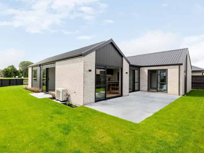 15 Kenepuru Crescent, Cambridge