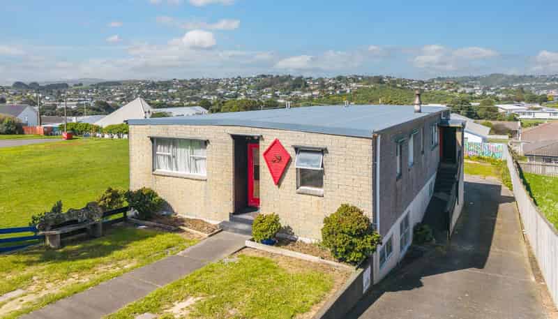8 Tuki Street, Titahi Bay