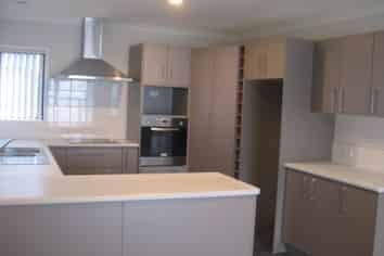 24 Parry Palm Ave, Waihi