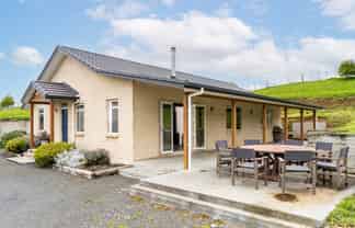 28 Wrights Road, Raglan